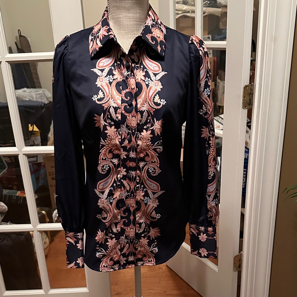 Boston Proper Ladies Navy and Pink Paisley Shirt